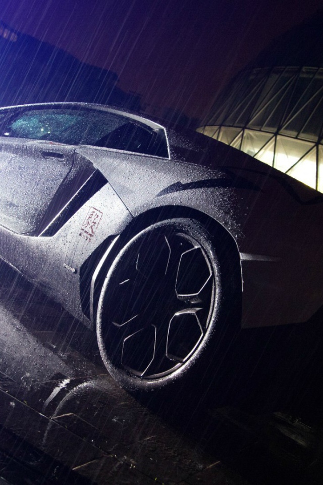 Lamborghini Aventador LP 700-4 под дождем