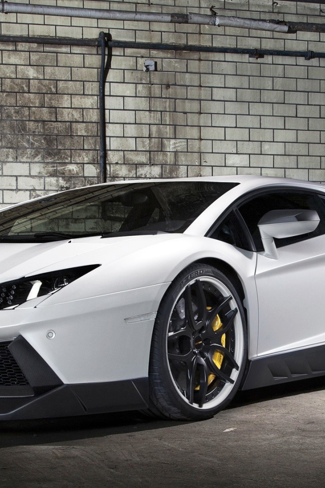 Белый Lamborghini Reventon