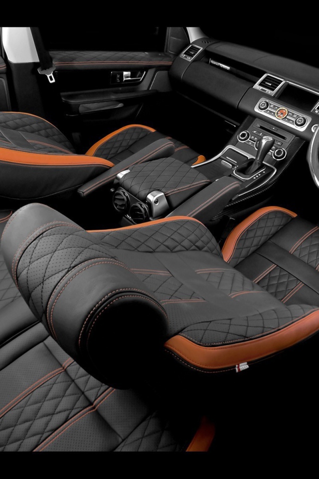 Салон автомобиля Land Rover