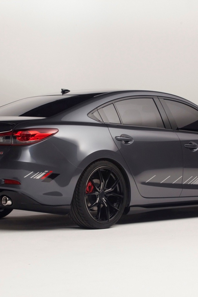 Концепт Mazda CS6 черного цвета