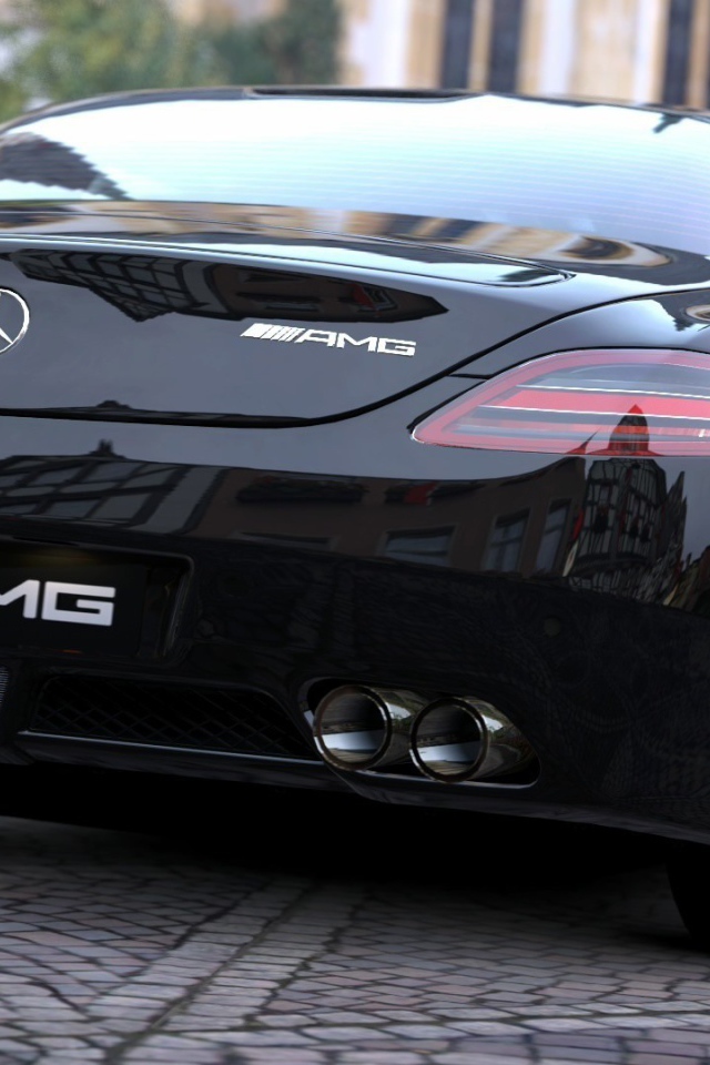 Черный Mercedes-Benz, вид сзади