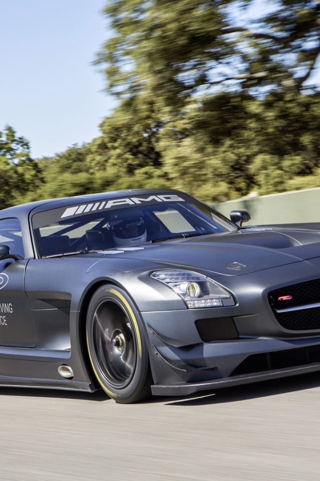 Черный гоночный автомобиль Mercedes SLS