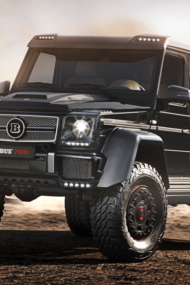 Черный трехосный Мерседес Gelenvagen