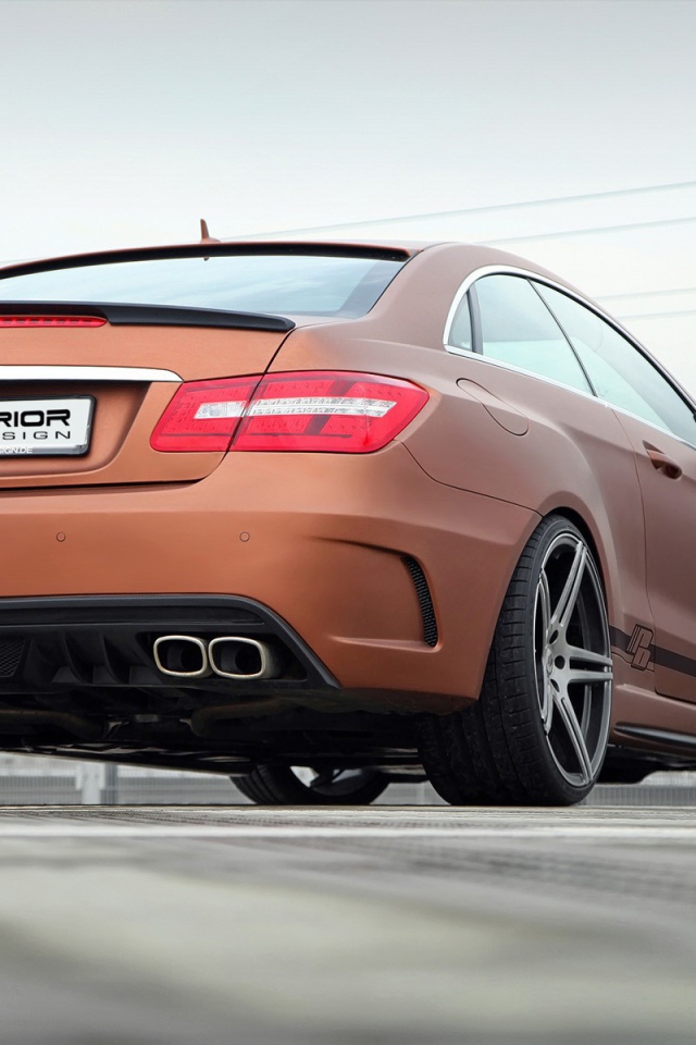 Коричневый Mercedes-Benz E-Class Coupe PD850 Black Edition