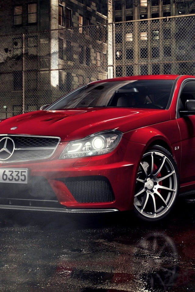 Красный суперкар Mercedes-Benz