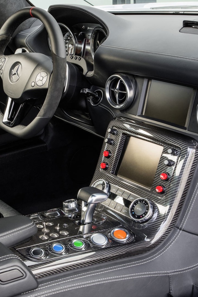 Салон автомобиля Mercedes SLS