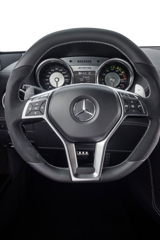 Руль и приборы автомобиля Mercedes SLS