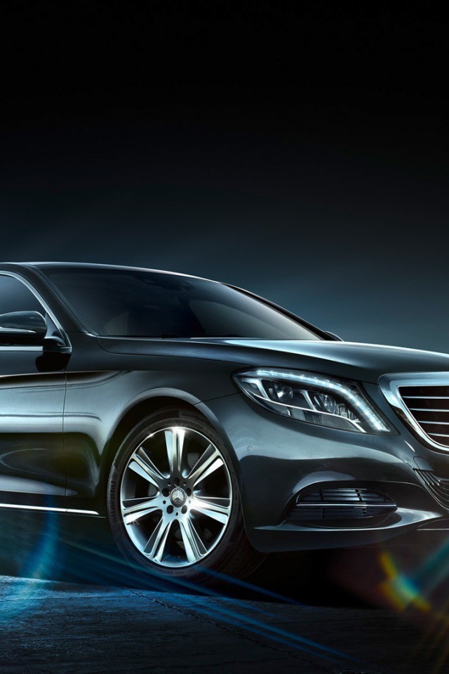 Великолепный черный Mercedes-Benz S Class