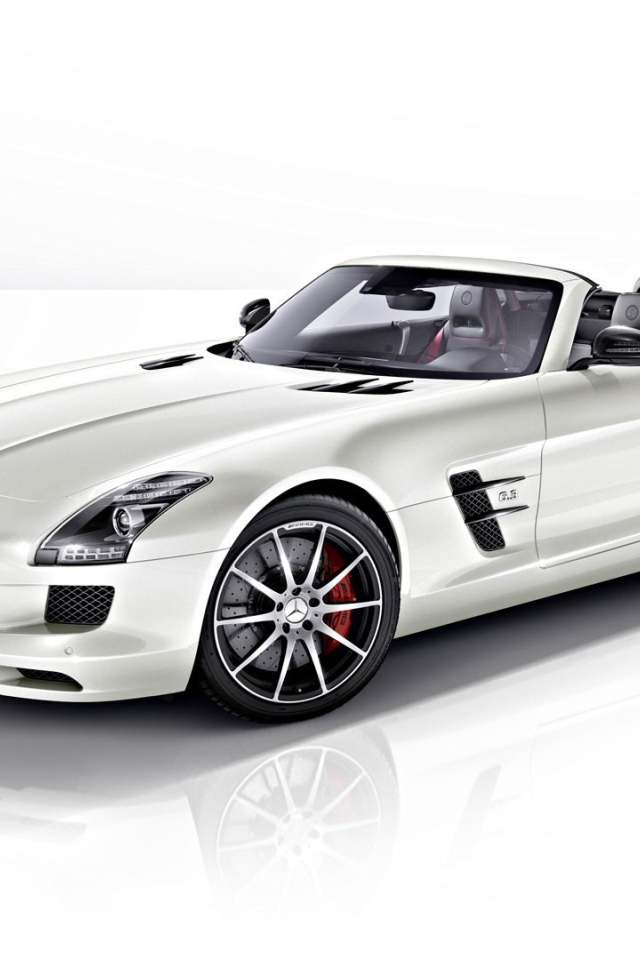 Белый Mercedes SLS кабриолет