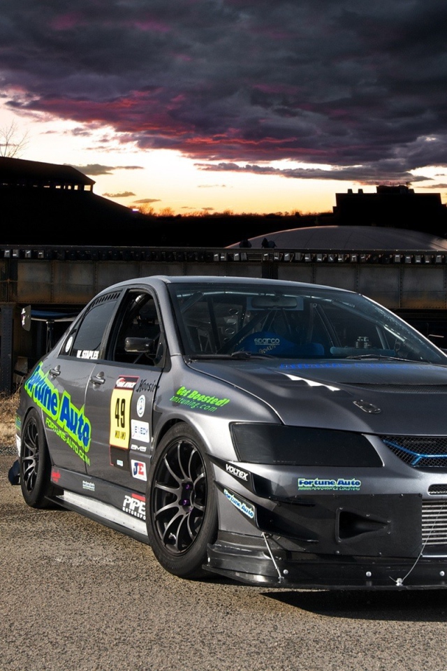 Спортивный Мицубиши для ночных гонок