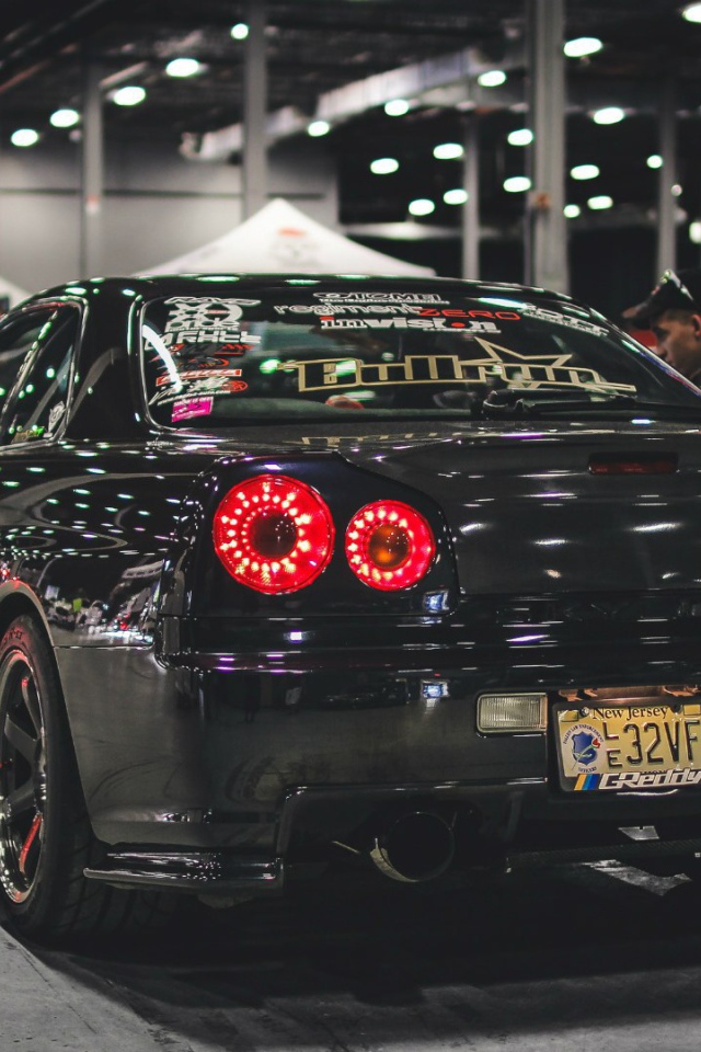 Черный Nissan Skyline GT-R