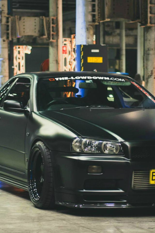 Черный Nissan Skyline GTR R34