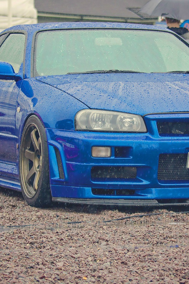 Синий Nissan Skyline GT-R