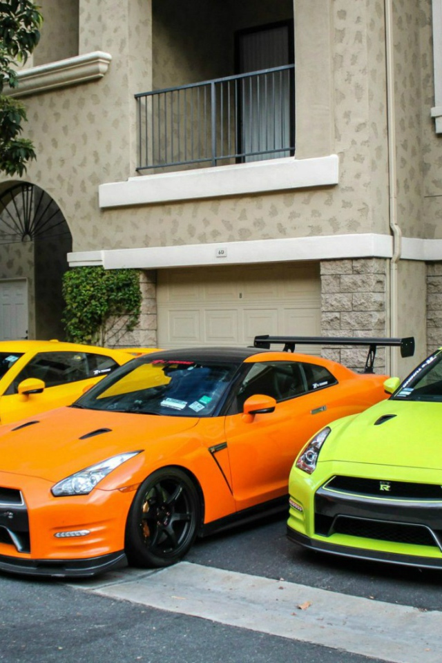 Яркие автомобили Nissan GT-R