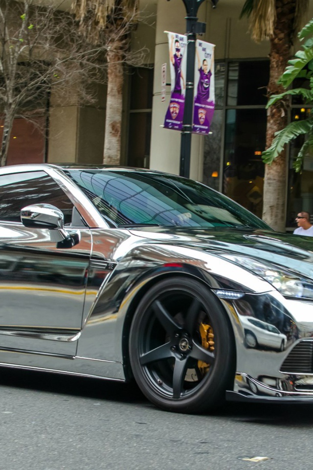 Зеркальный Nissan GT-R