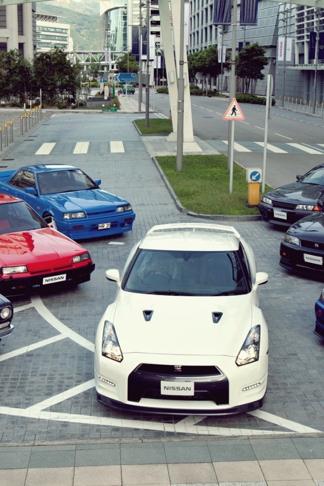 Автомобили Ниссан разных поколений