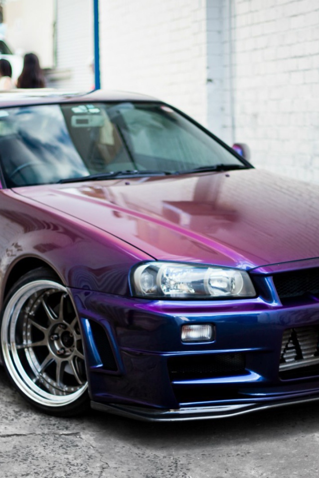 Фиолетовый Nissan Skyline GT-R