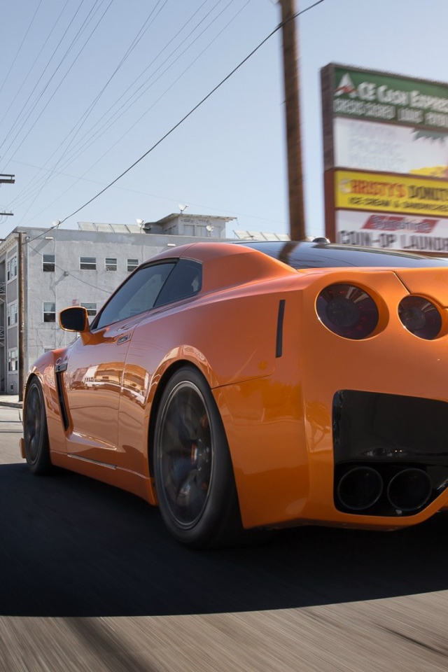 Стремительный японский Nissan GT-R