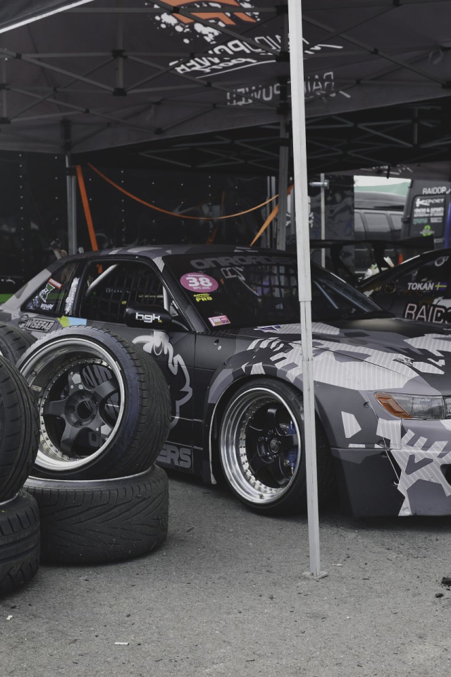 Замена резины гоночного Nissan S13