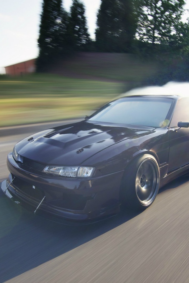 Дымящийся Nissan Silvia S14 240SX