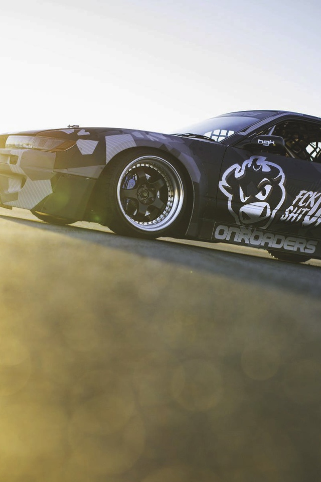 Спортивный Nissan S13 на гонке