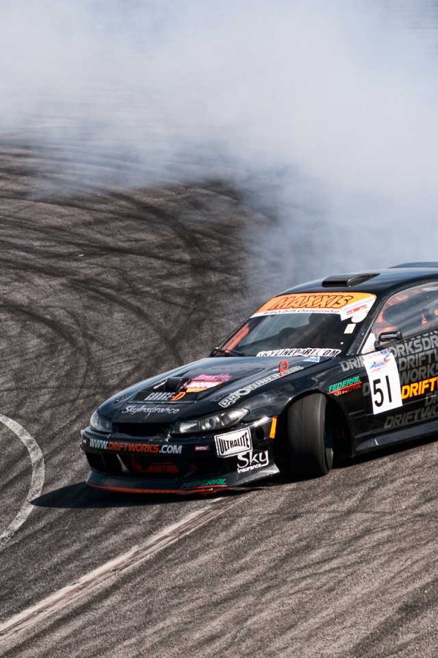 Спортивный Nissan Silvia S15 на гонке