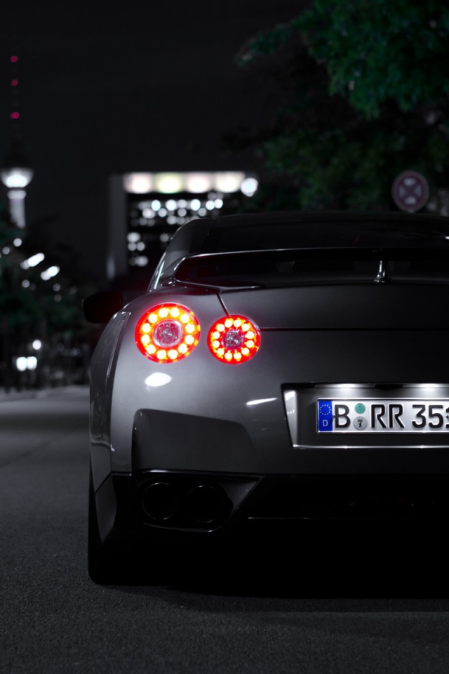 Стоп сигналы автомобиля Ниссан