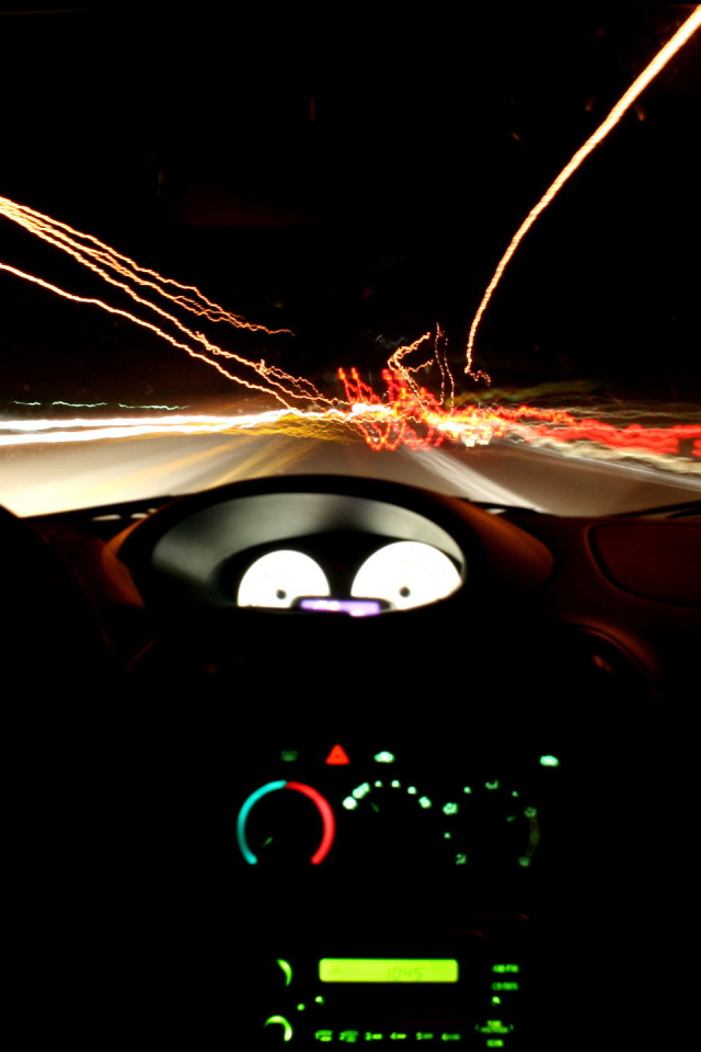 Ночной вид из кабины автомобиля