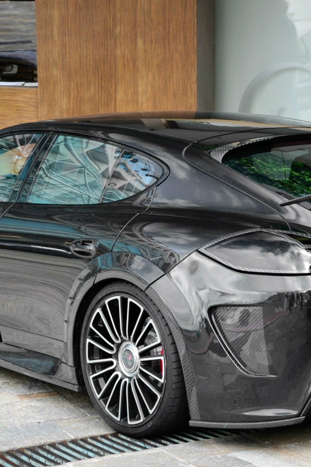 Черный Porsche Mansory Panamera C ONE