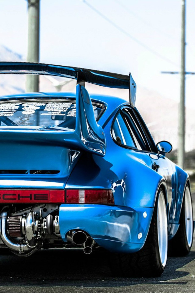 Синий спортивный Porsche 911