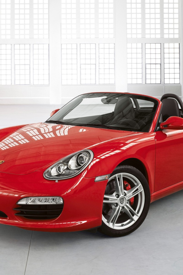 Красный Порше в белой комнате