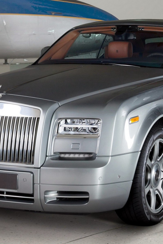 Silver Rolls-Royce Phantom