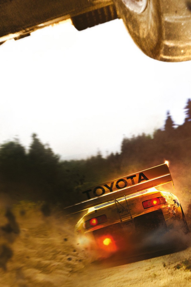 Автомобили Тойота во время ралли по бездорожью