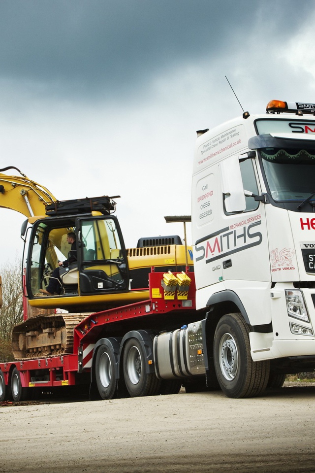 Экскаватор на тягаче