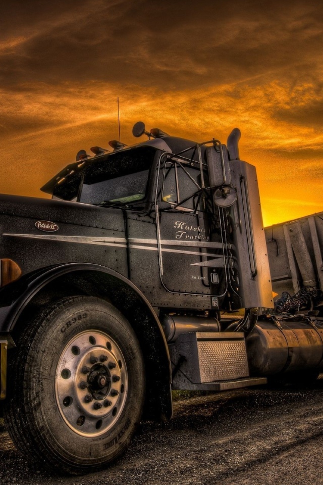 Мощный сельский тягач