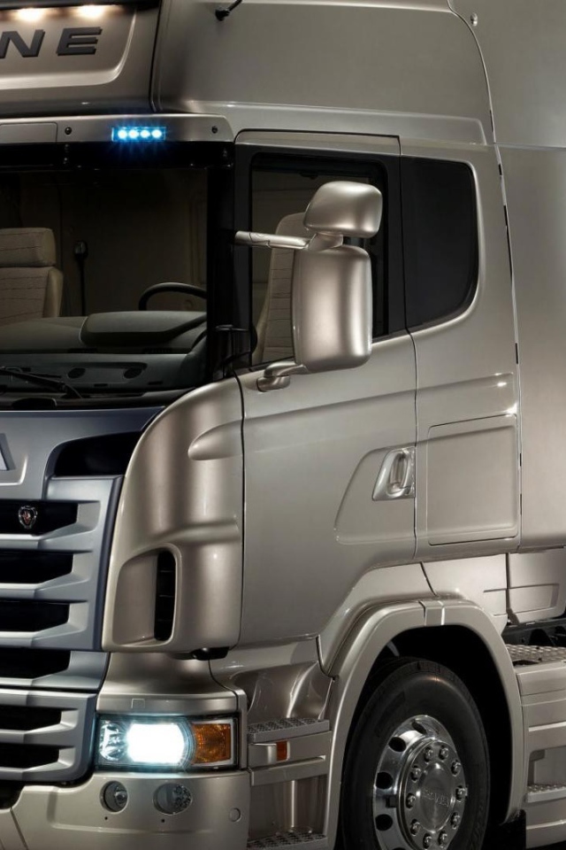 Мощный тягач Скания