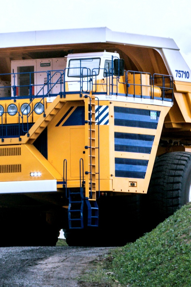 Самосвал для работы в карьерах