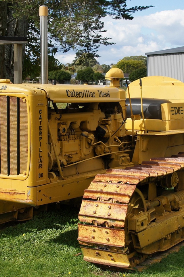 Трактор на гусеницах