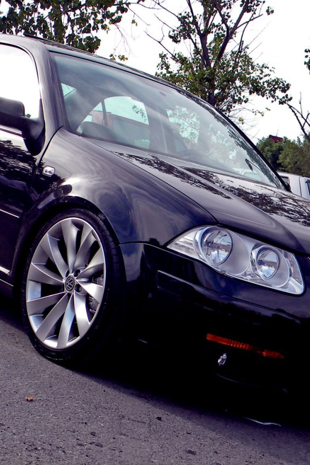 Черный автомобиль Volkswagen Bora