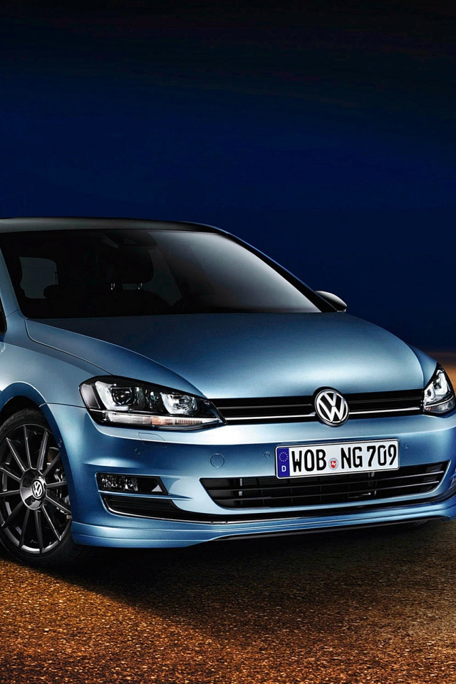 Голубой автомобиль Volkswagen golf 7