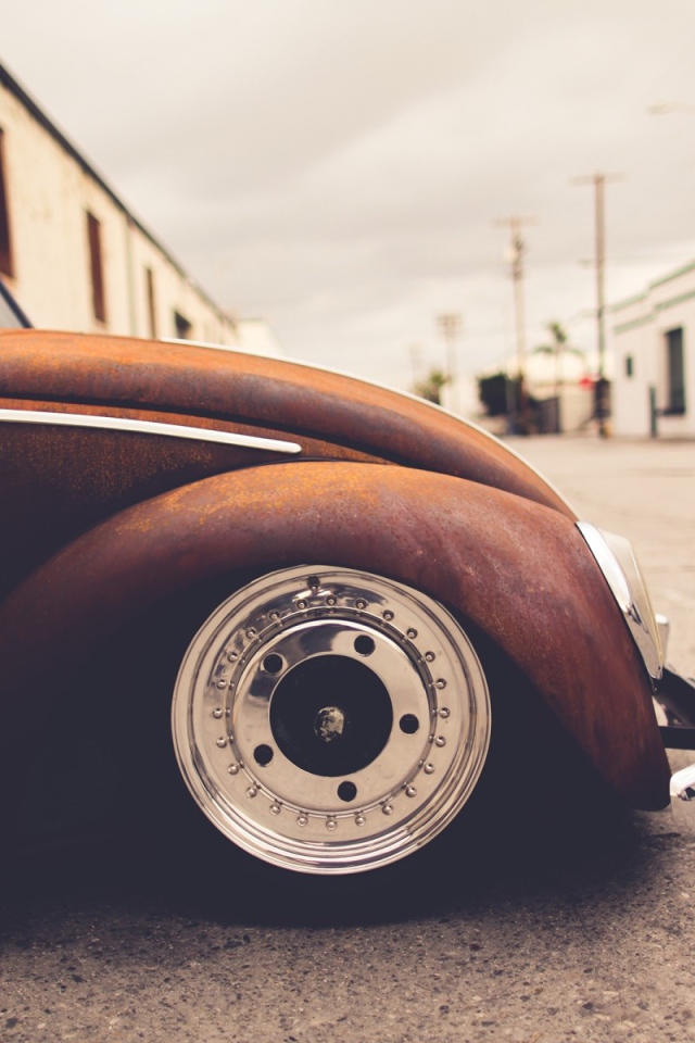 Старый ржавый Volkswagen Beetle