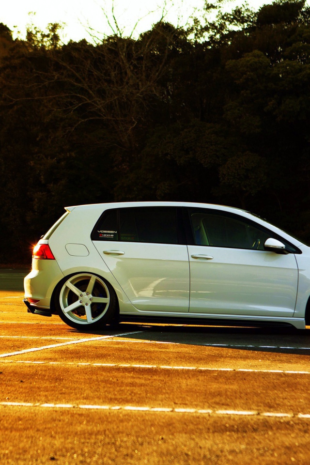 Белый Volkswagen golf 7