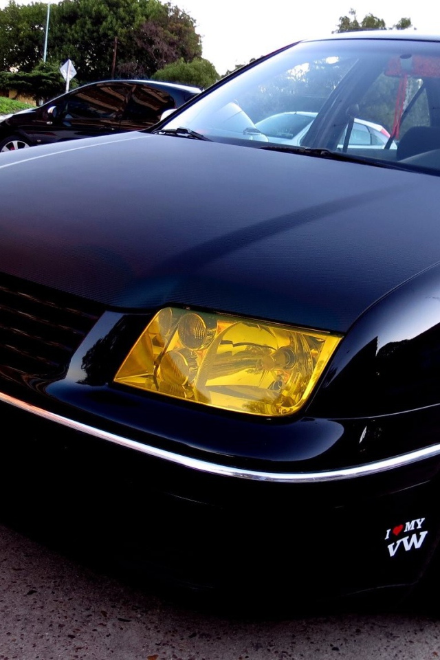 Желтые фары нового Volkswagen Bora