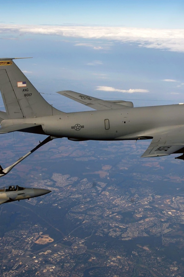 Дозаправка в воздухе самолета F-15 Eagle