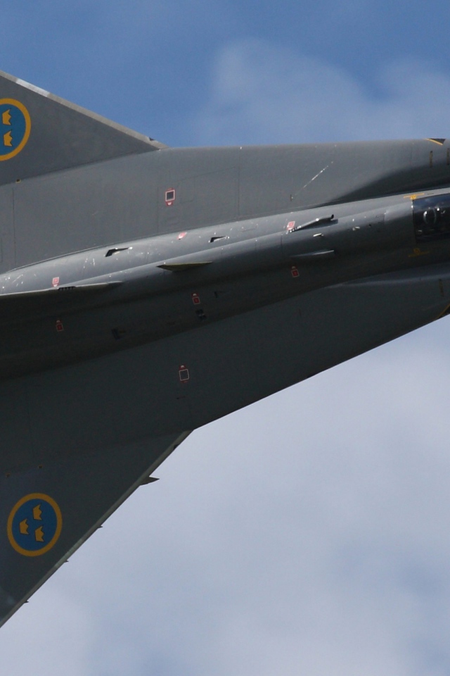 Черный самолет Saab 35 Draken