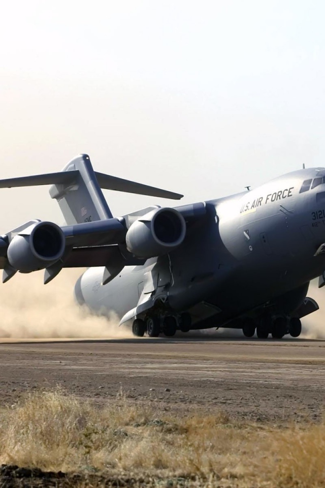 C-17 Globmaster совершил успешную посадку