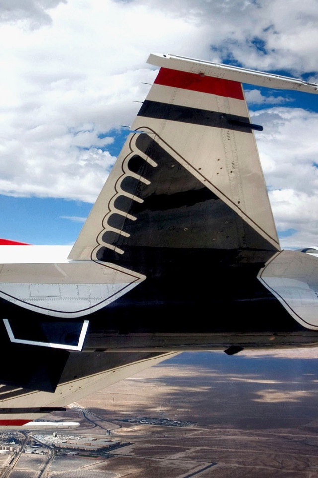 Истребитель Ф-16 Сокол