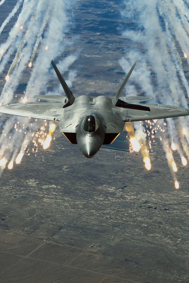 Истребитель произвел отстрел ракет