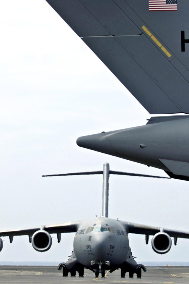 Военно транспортный самолет C-17 Globmaster