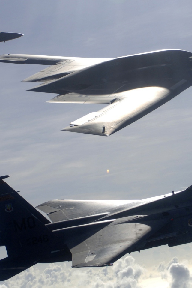 Самолеты    F-15e  и B-2